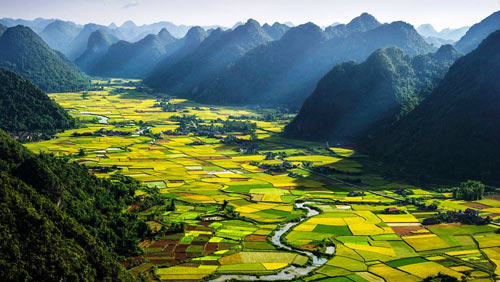 THE ASTONISHING BEAUTY OF BAC SON VALLEY IN VIETNAM